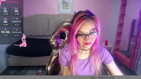 abril_ch_ online show from November 2025 10:58:02 AM