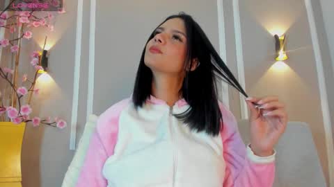 Abril jones online show from November 2025 05:17:01 AM