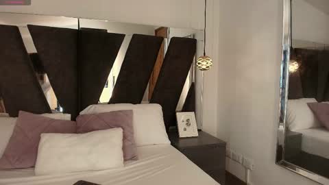  Abril  online show from October 2025 07:57:02 PM