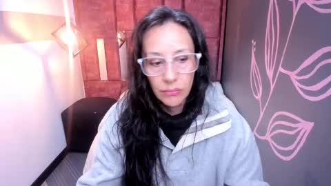 Snapshot of abrillee1 chatting on November 2025 12:05:02 PM ABRIL online show from November 2025 12:05:02 PM