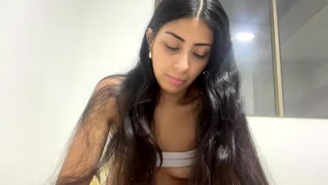 abrilsantosxo online show from April 2026 11:58:01 PM