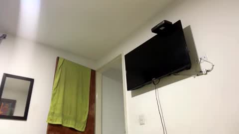abrilsantosxo online show from June 2026 12:36:02 PM