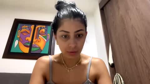 abrilsantosxo online show from June 2026 12:26:02 PM