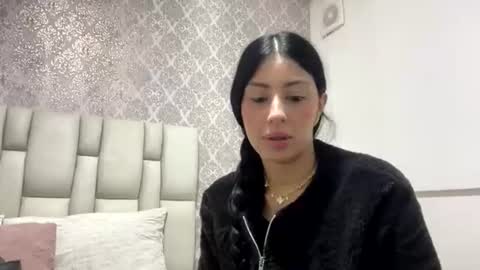 abrilsantosxo online show from June 2026 12:14:02 PM