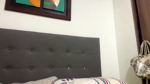 abrilsantosxo online show from June 2026 12:52:02 PM