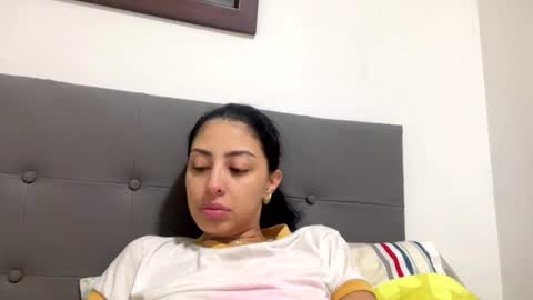 abrilsantosxo online show from June 2026 02:40:01 PM