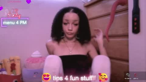 Snapshot of abruisedpeach chatting on June 2026 02:33:01 AM Peach online show from June 2026 02:33:01 AM