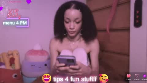 Snapshot of abruisedpeach chatting on June 2026 05:12:01 AM Peach online show from June 2026 05:12:01 AM