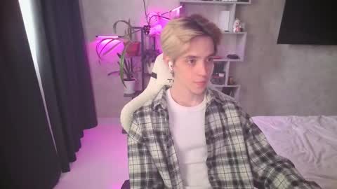 Snapshot of abslut chatting on February 2026 09:08:02 AM Nick online show from February 2026 09:08:02 AM