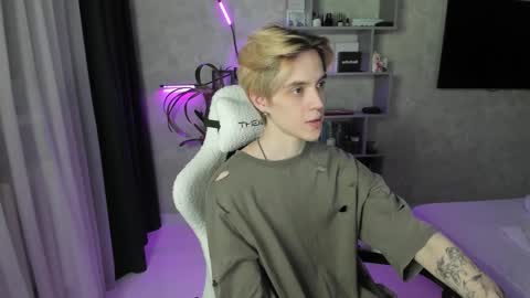 Snapshot of abslut chatting on March 2026 03:18:01 PM Nick online show from March 2026 03:18:01 PM