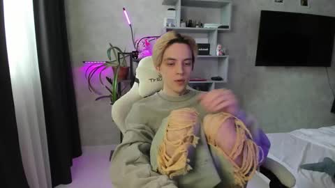 Snapshot of abslut chatting on March 2026 10:33:01 AM Nick online show from March 2026 10:33:01 AM