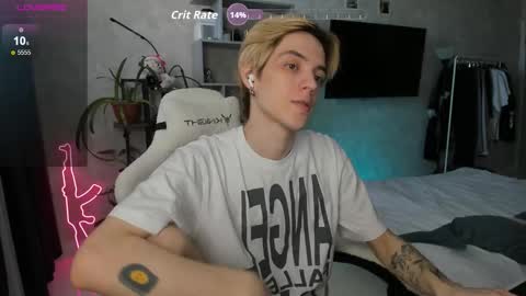 Snapshot of abslut chatting on March 2026 07:15:01 AM Nick online show from March 2026 07:15:01 AM