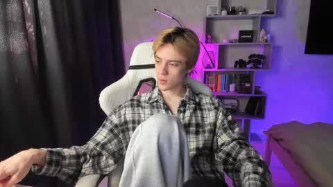 Snapshot of abslut chatting on March 2026 10:32:01 AM Nick online show from March 2026 10:32:01 AM