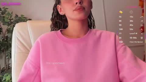 Adalyn online show from October 2025 09:33:01 PM