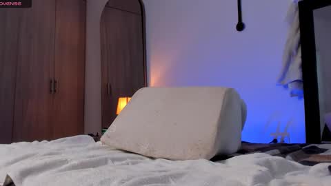 adambrocs1 online show from November 2025 09:20:02 PM