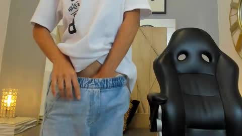 Snapshot of adams_bobby chatting on November 2025 11:11:02 AM Adams Bobby online show from November 2025 11:11:02 AM