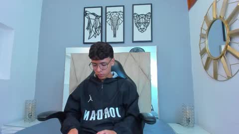 Snapshot of adams_bobby chatting on November 2025 11:32:01 AM Adams Bobby online show from November 2025 11:32:01 AM