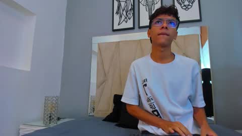 Snapshot of adams_bobby chatting on November 2025 11:20:02 AM Adams Bobby online show from November 2025 11:20:02 AM