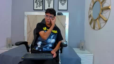 Snapshot of adams_bobby chatting on November 2025 11:42:02 AM Adams Bobby online show from November 2025 11:42:02 AM