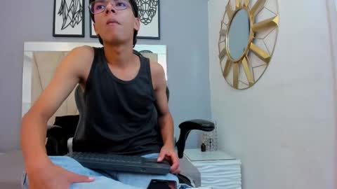 Snapshot of adams_bobby chatting on December 2025 11:36:02 AM Adams Bobby online show from December 2025 11:36:02 AM