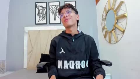 Snapshot of adams_bobby chatting on December 2025 11:38:02 AM Adams Bobby online show from December 2025 11:38:02 AM