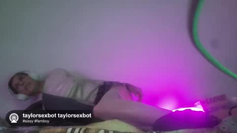 TaylorSexbot online show from May 2026 11:50:01 AM