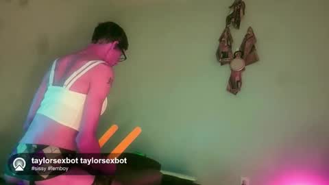 TaylorSexbot online show from May 2026 07:32:02 PM