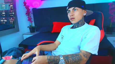 Snapshot of adamswalkerr_ chatting on February 2026 12:13:02 PM AdamsWalkerr online show from February 2026 12:13:02 PM