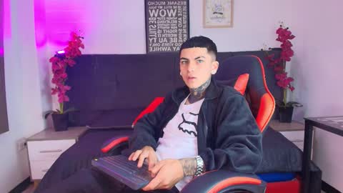 Snapshot of adamswalkerr_ chatting on March 2026 12:11:01 PM AdamsWalkerr online show from March 2026 12:11:01 PM