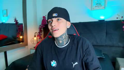 Snapshot of adamswalkerr_ chatting on March 2026 01:04:02 PM AdamsWalkerr online show from March 2026 01:04:02 PM