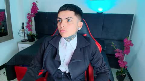 Snapshot of adamswalkerr_ chatting on March 2026 01:05:01 PM AdamsWalkerr online show from March 2026 01:05:01 PM