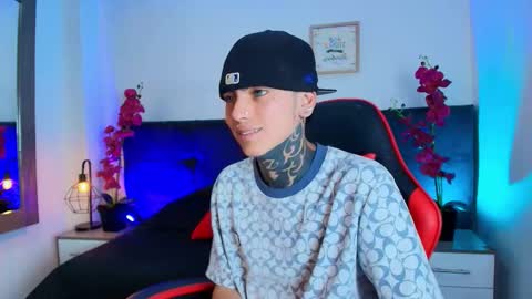 Snapshot of adamswalkerr_ chatting on March 2026 12:55:01 PM AdamsWalkerr online show from March 2026 12:55:01 PM