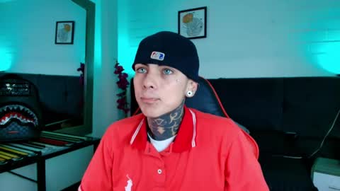 AdamsWalkerr  online show from April 2026 01:34:02 PM