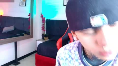 AdamsWalkerr  online show from April 2026 01:05:02 PM