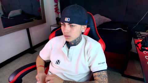 AdamsWalkerr  online show from April 2026 02:32:01 PM