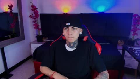 AdamsWalkerr  online show from May 2026 01:27:02 PM