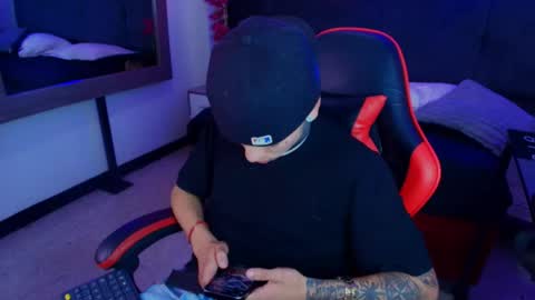 AdamsWalkerr  online show from May 2026 04:23:02 PM