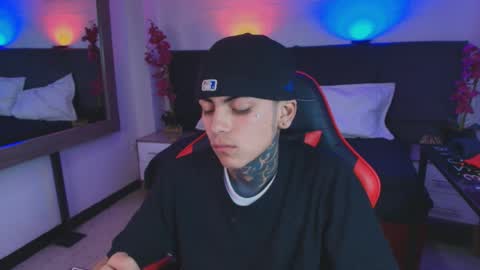 AdamsWalkerr  online show from May 2026 01:27:01 PM