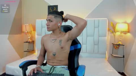 Adan Oriol online show from November 2025 03:06:01 AM