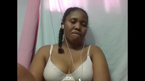 Snapshot of adelealy chatting on October 2025 05:22:01 AM adelealy online show from October 2025 05:22:01 AM