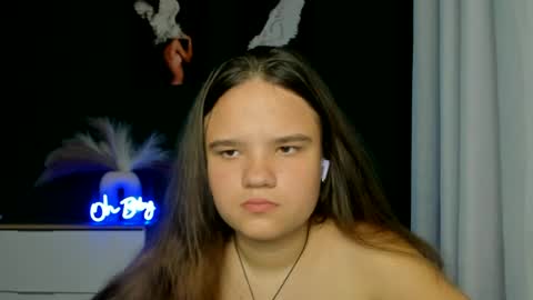 adelecruzz online show from June 2026 12:03:02 PM