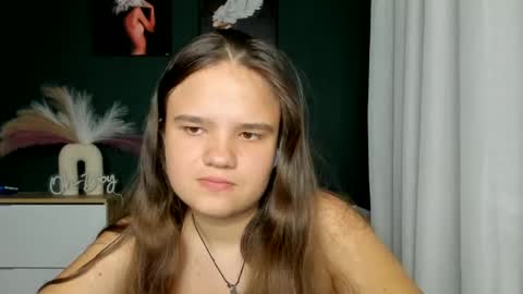 adelecruzz online show from June 2026 12:07:02 PM