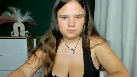 adelecruzz online show from June 2026 12:08:01 PM