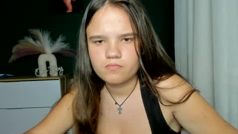 adelecruzz online show from June 2026 12:08:01 PM