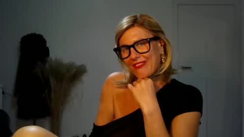 Snapshot of adelemilf40 chatting on October 2025 06:26:01 PM adelemilf40 online show from October 2025 06:26:01 PM