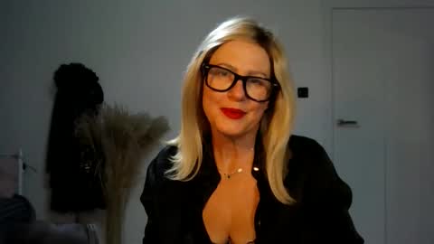 Snapshot of adelemilf40 chatting on October 2025 06:28:02 PM adelemilf40 online show from October 2025 06:28:02 PM