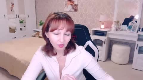 Snapshot of adelemoran chatting on January 2025 10:35:02 PM AdeleMoran online show from January 2025 10:35:02 PM