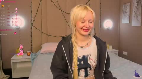 Snapshot of adelesilvy chatting on April 2026 01:44:01 AM adelesilvy online show from April 2026 01:44:01 AM
