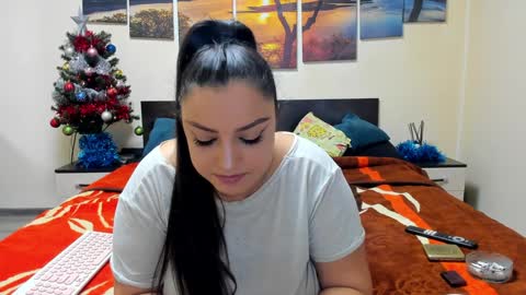 Adellineee online show from December 2024 01:59:02 AM