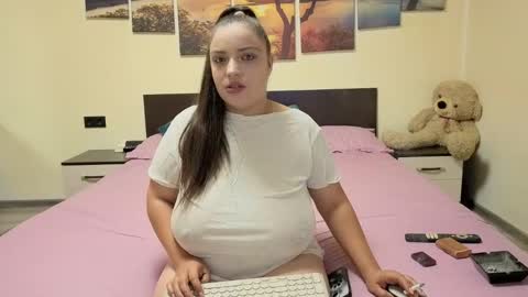 Adellineee online show from May 2026 08:43:02 PM